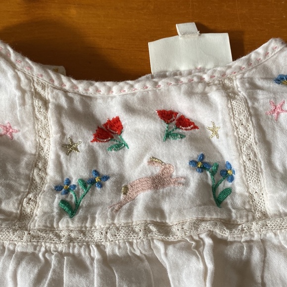 Adorable embroidered Boden blouse - Picture 2 of 2